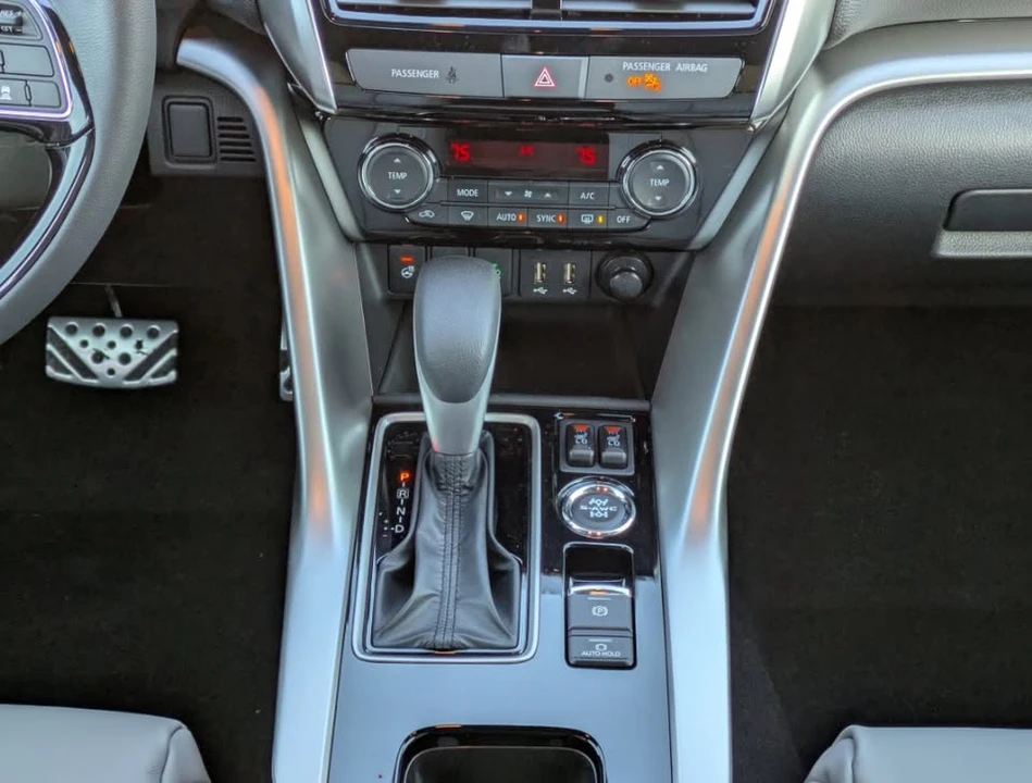 2026 Mitsubishi Eclipse Cross - Image 10 of 12