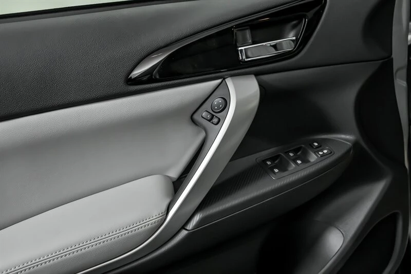 2026 Mitsubishi Eclipse Cross - Image 11 of 26