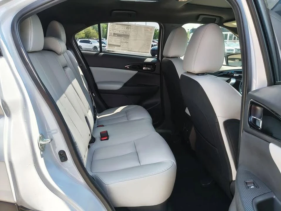 2026 Mitsubishi Eclipse Cross - Image 10 of 20