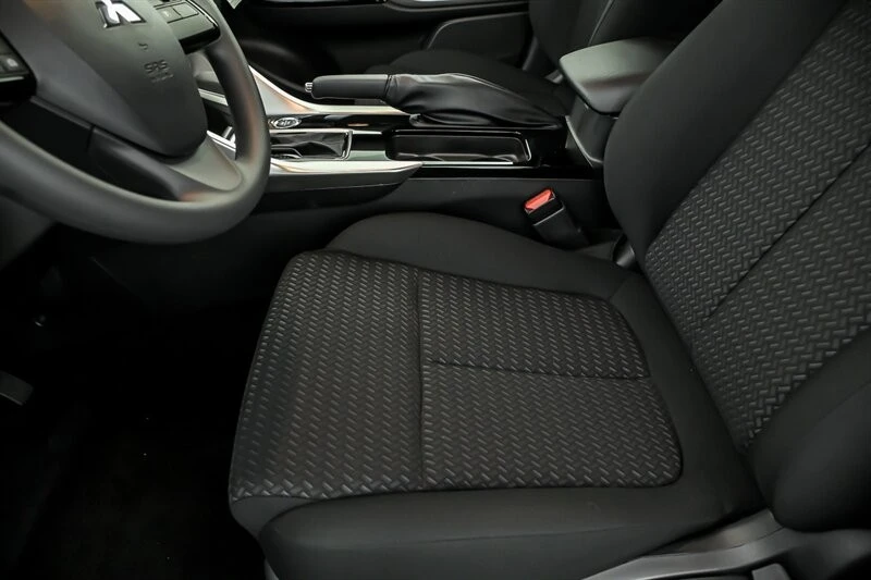 2026 Mitsubishi Eclipse Cross - Image 14 of 26