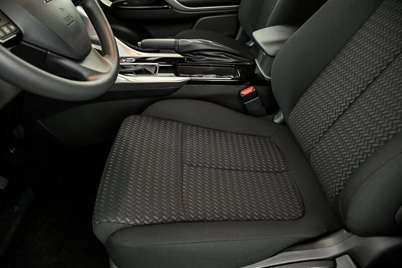 2026 Mitsubishi Eclipse Cross - Image 13 of 26