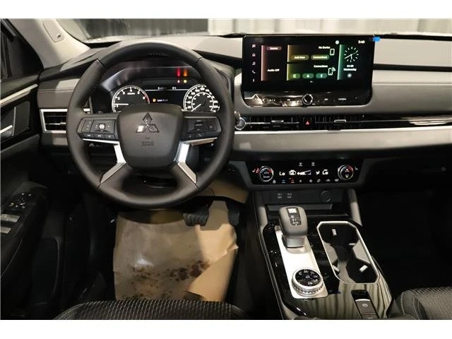 2026 Mitsubishi Outlander - Image 10 of 20