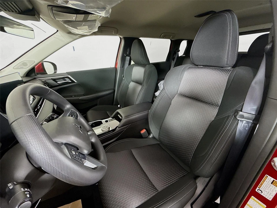 2026 Mitsubishi Outlander - Image 2 of 21
