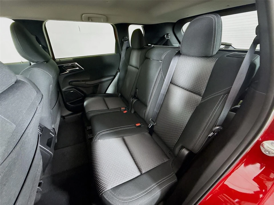 2026 Mitsubishi Outlander - Image 17 of 21