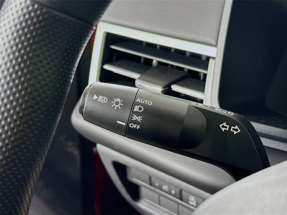 2026 Mitsubishi Outlander - Image 5 of 21