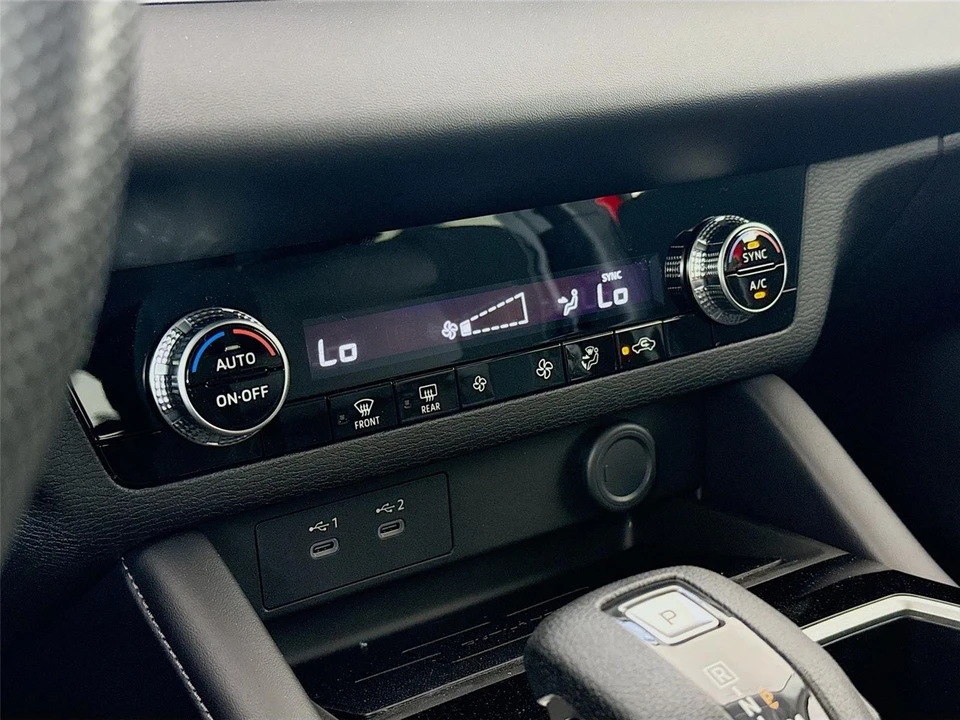 2026 Mitsubishi Outlander - Image 14 of 21