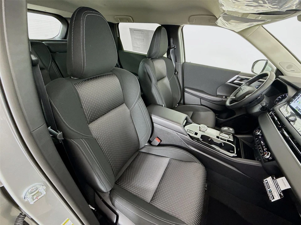 2026 Mitsubishi Outlander - Image 19 of 21