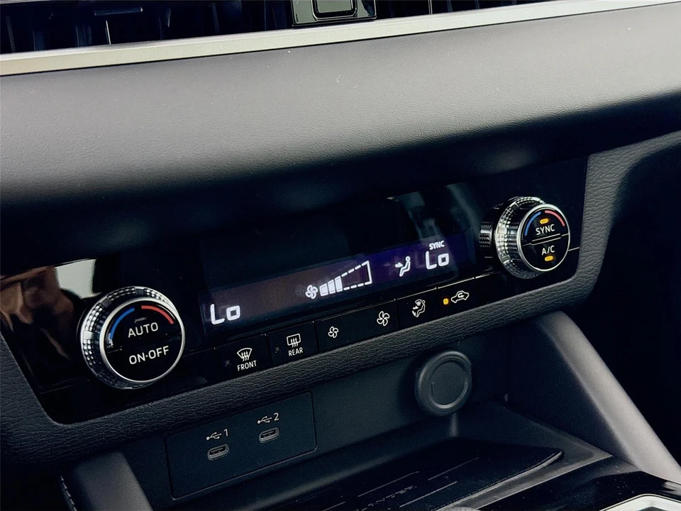 2026 Mitsubishi Outlander - Image 13 of 21