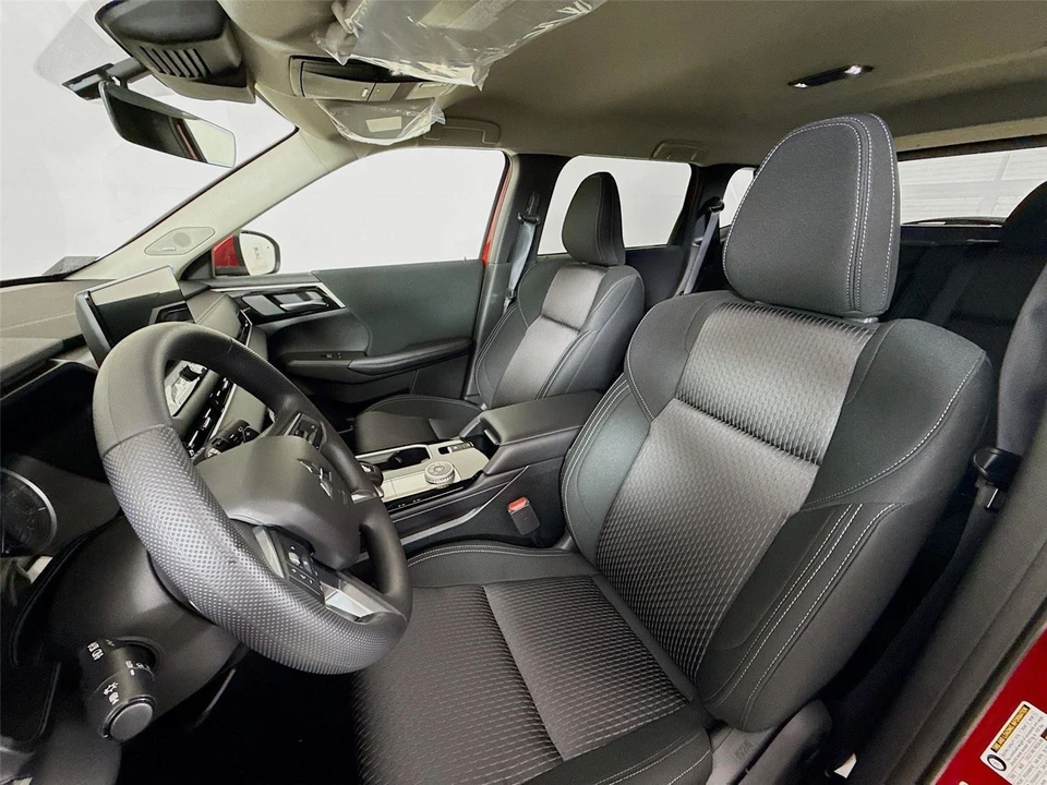 2026 Mitsubishi Outlander - Image 2 of 21
