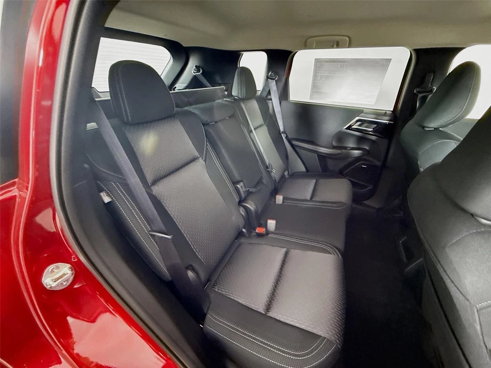 2026 Mitsubishi Outlander - Image 18 of 21