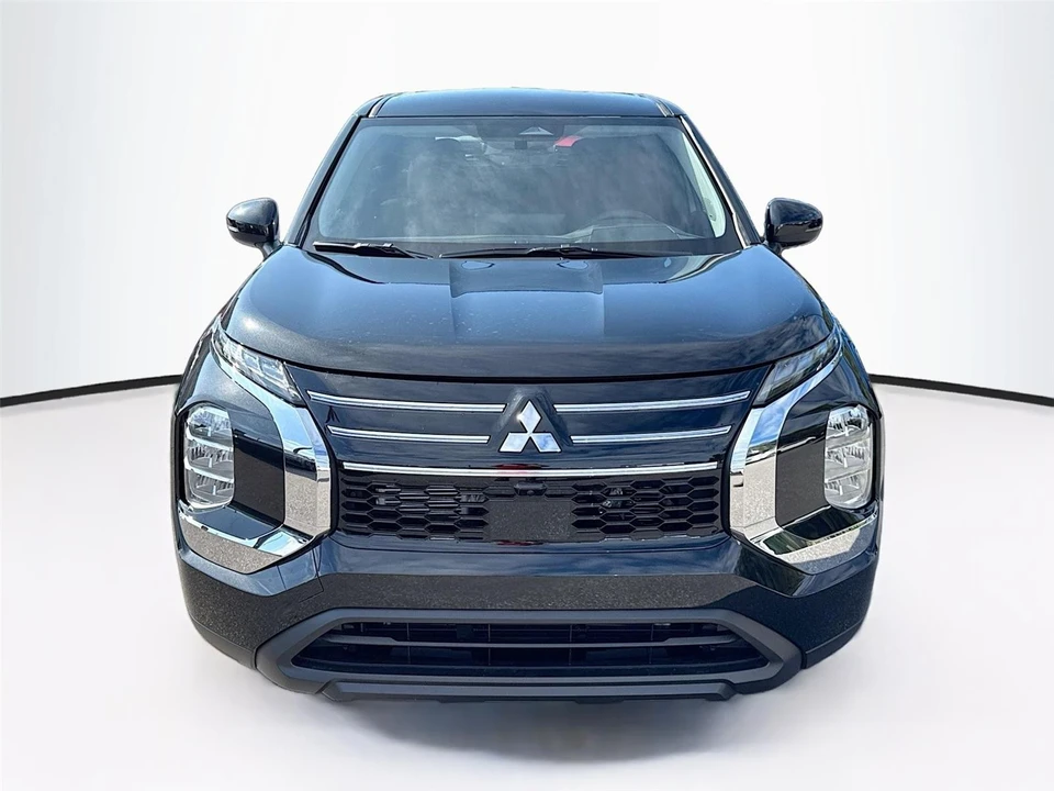 2026 Mitsubishi Outlander - Image 2 of 21