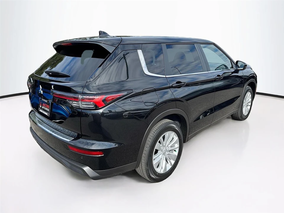 2026 Mitsubishi Outlander - Image 7 of 21