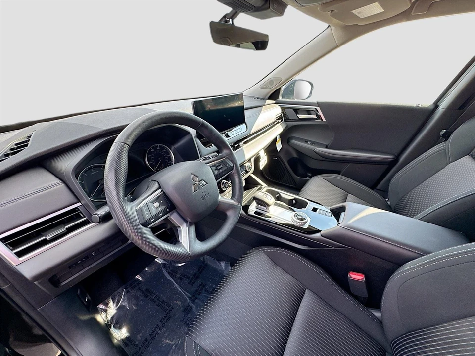 2026 Mitsubishi Outlander - Image 9 of 21
