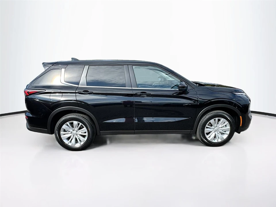 2026 Mitsubishi Outlander - Image 8 of 21