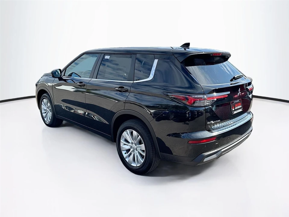 2026 Mitsubishi Outlander - Image 5 of 21
