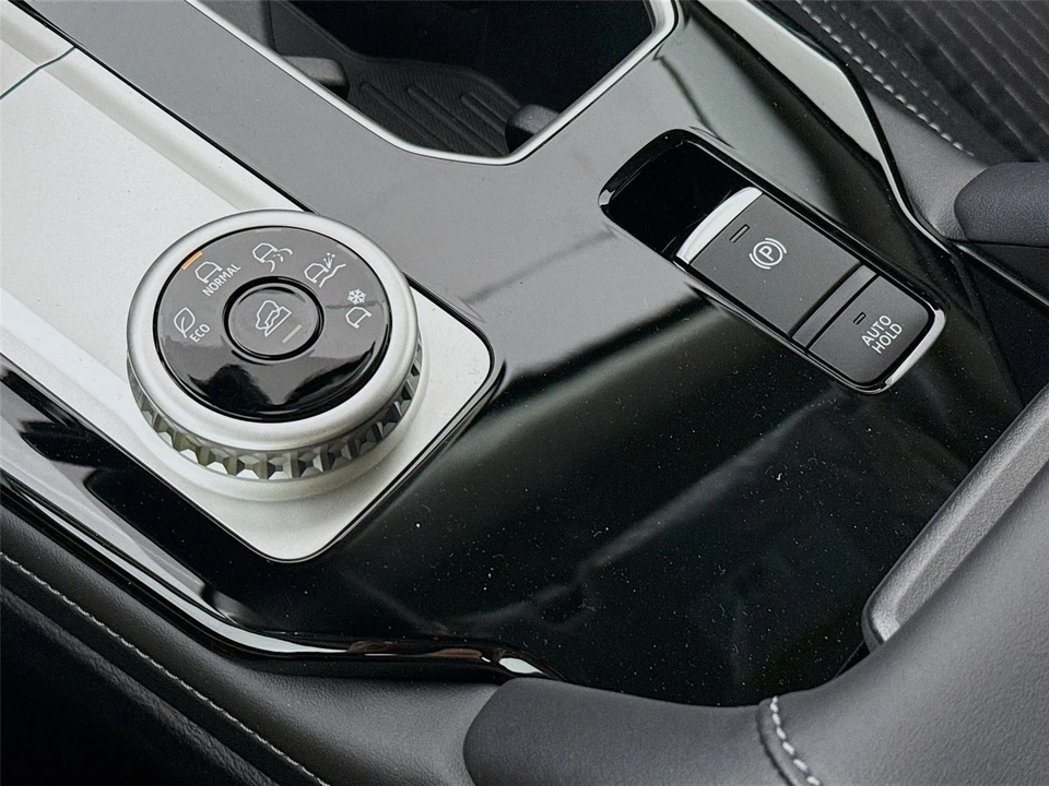 2026 Mitsubishi Outlander - Image 11 of 21