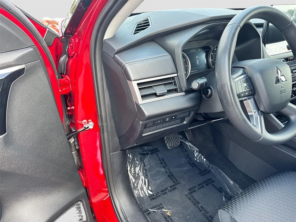 2026 Mitsubishi Outlander - Image 7 of 21