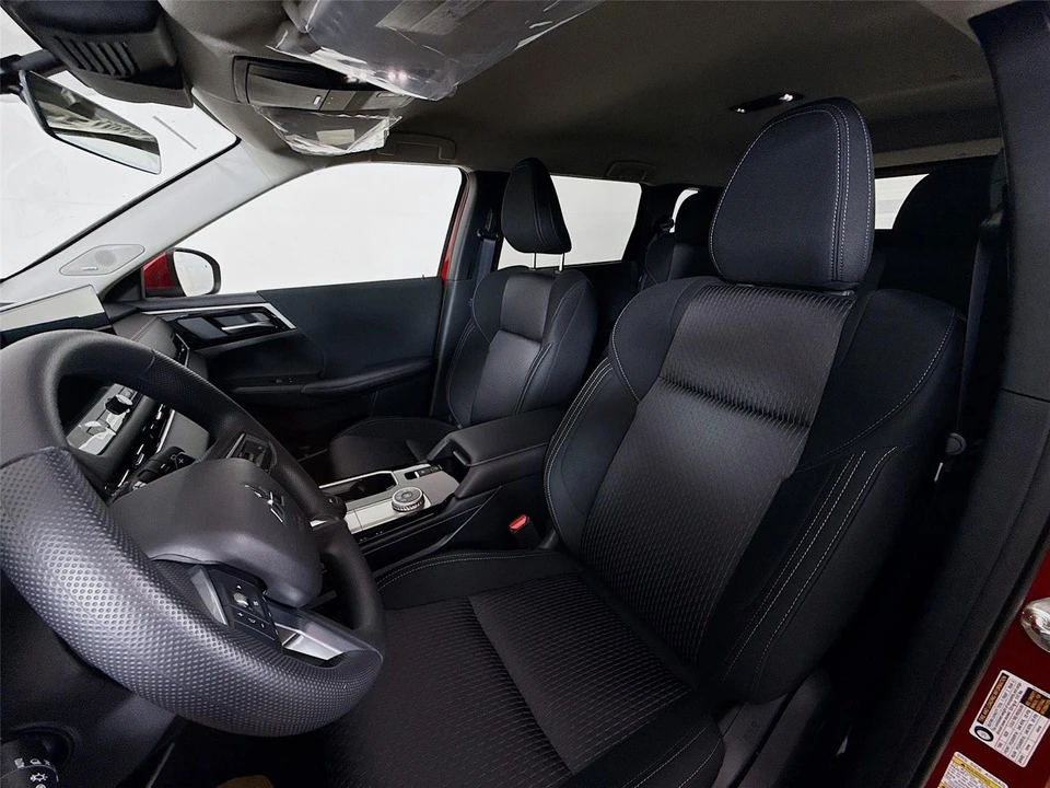 2026 Mitsubishi Outlander - Image 2 of 21