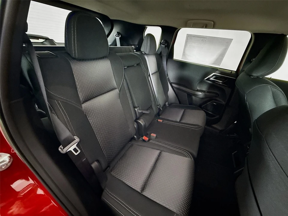 2026 Mitsubishi Outlander - Image 19 of 21