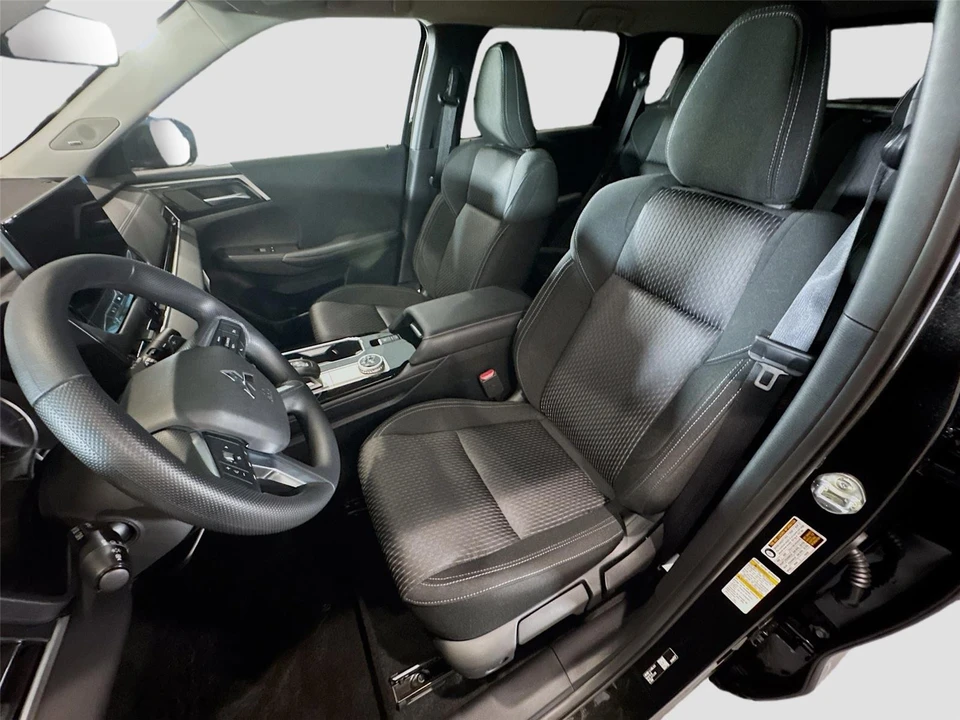 2026 Mitsubishi Outlander - Image 2 of 21