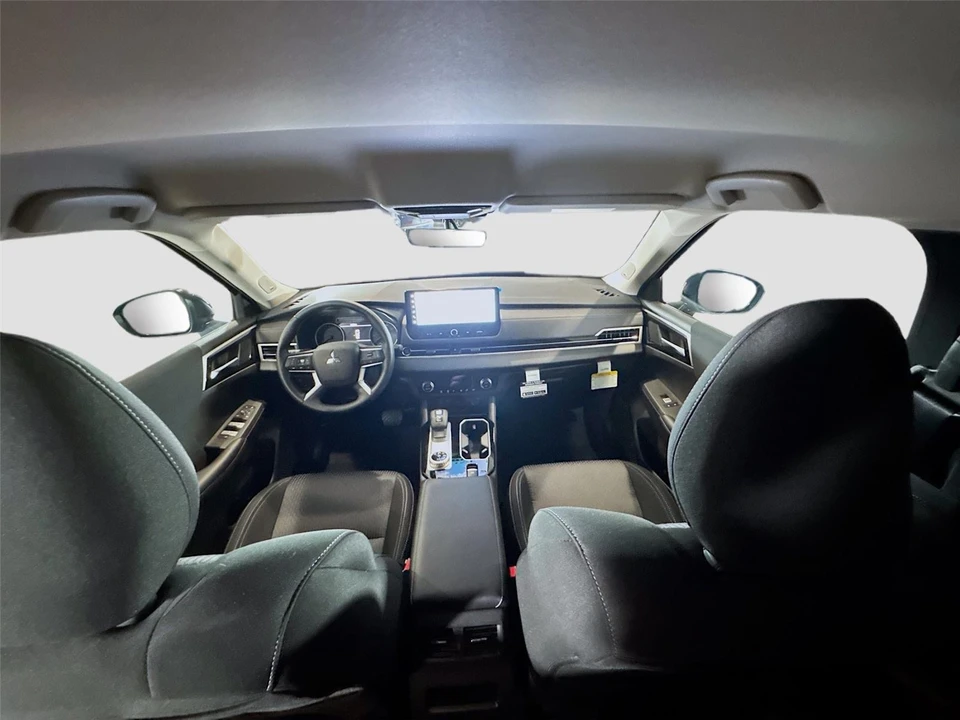 2026 Mitsubishi Outlander - Image 19 of 21