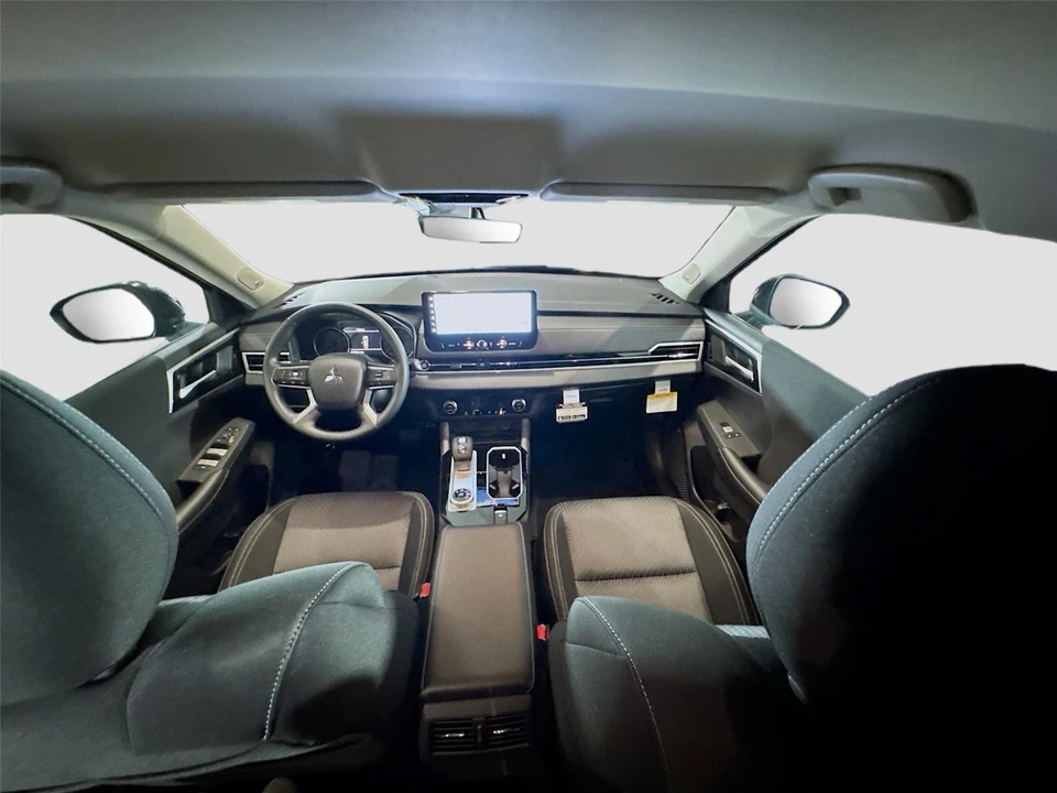 2026 Mitsubishi Outlander - Image 19 of 21