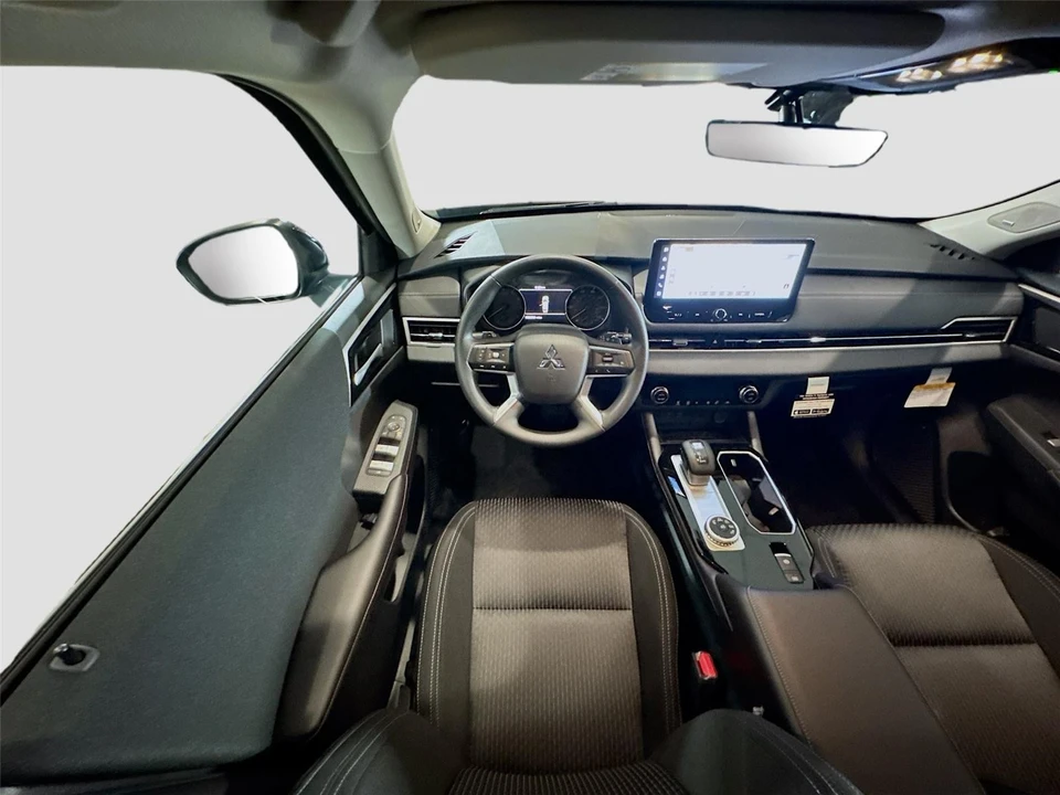 2026 Mitsubishi Outlander - Image 3 of 21