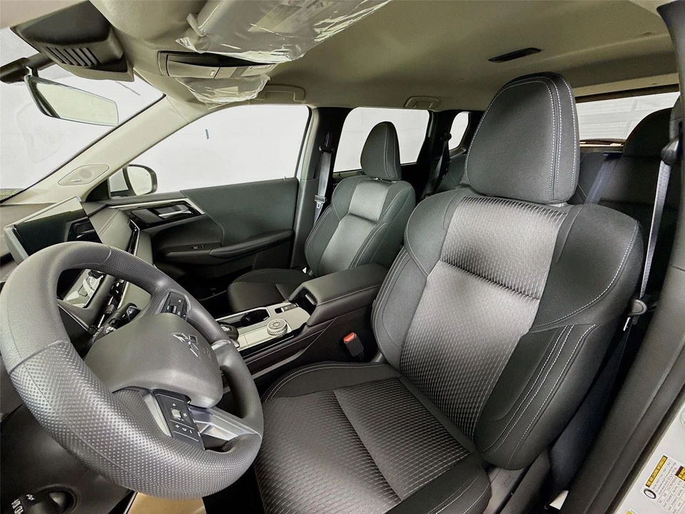 2026 Mitsubishi Outlander - Image 2 of 21