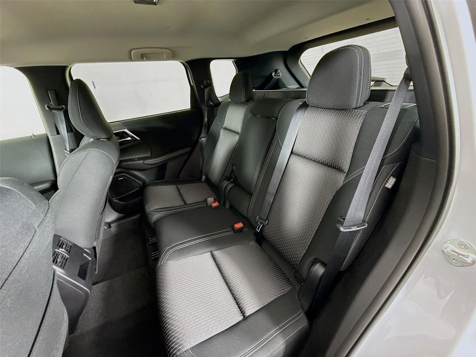 2026 Mitsubishi Outlander - Image 16 of 21
