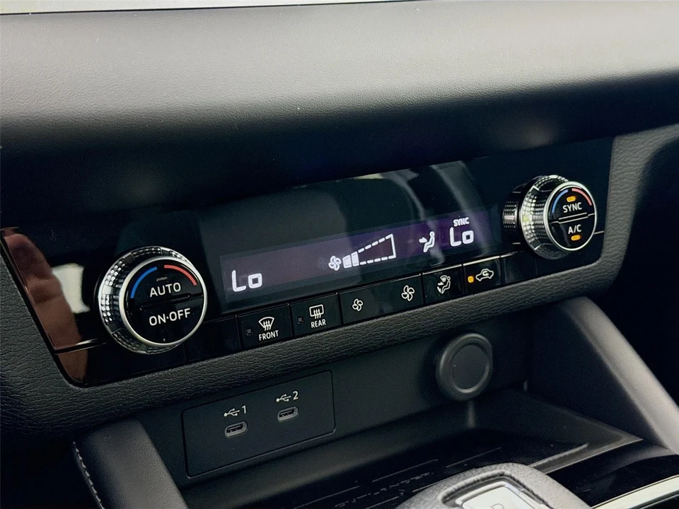 2026 Mitsubishi Outlander - Image 13 of 21