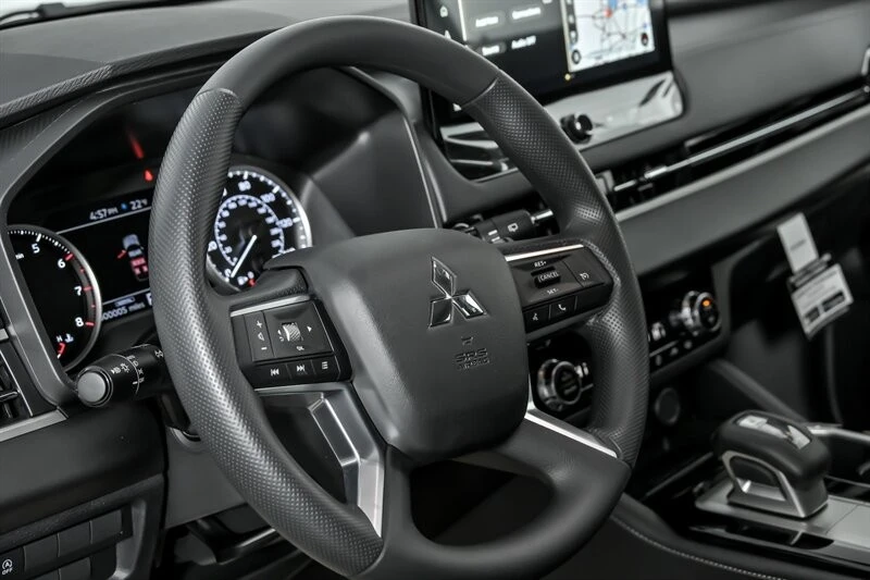 2026 Mitsubishi Outlander - Image 15 of 21