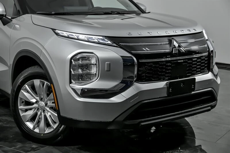 2026 Mitsubishi Outlander - Image 2 of 21