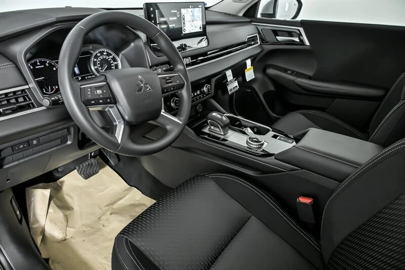 2026 Mitsubishi Outlander - Image 12 of 21