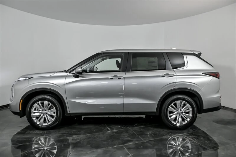 2026 Mitsubishi Outlander - Image 6 of 21