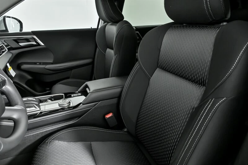 2026 Mitsubishi Outlander - Image 13 of 21