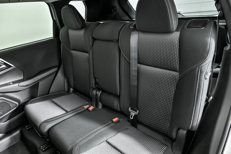 2026 Mitsubishi Outlander - Image 14 of 21