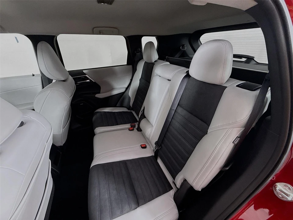 2026 Mitsubishi Outlander - Image 21 of 21