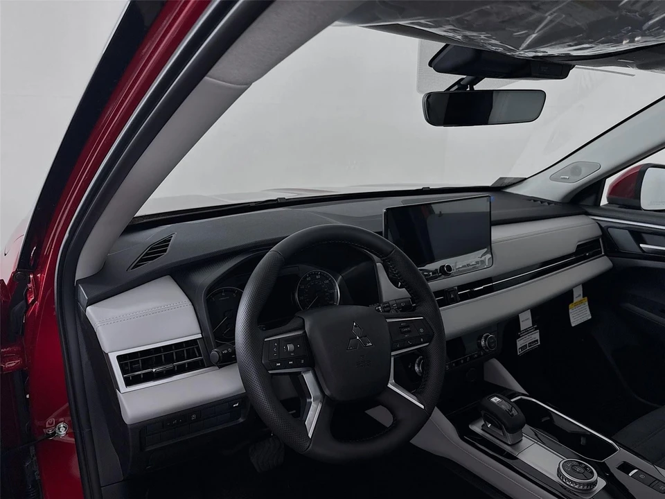 2026 Mitsubishi Outlander - Image 9 of 21