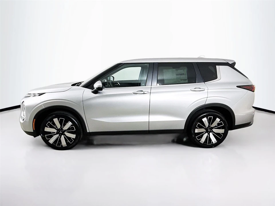 2026 Mitsubishi Outlander - Image 7 of 21