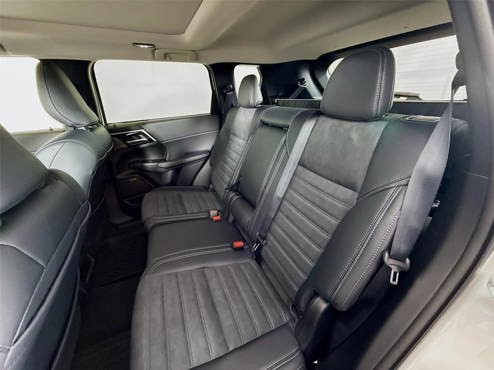 2026 Mitsubishi Outlander - Image 20 of 21