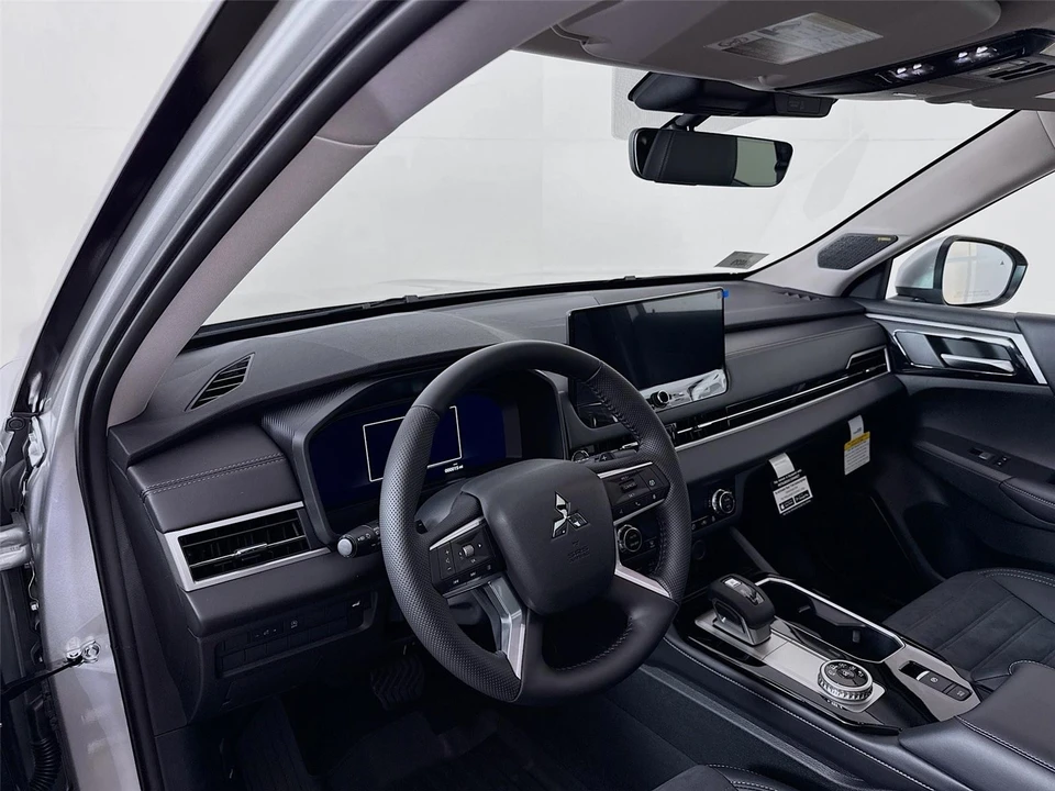 2026 Mitsubishi Outlander - Image 9 of 21