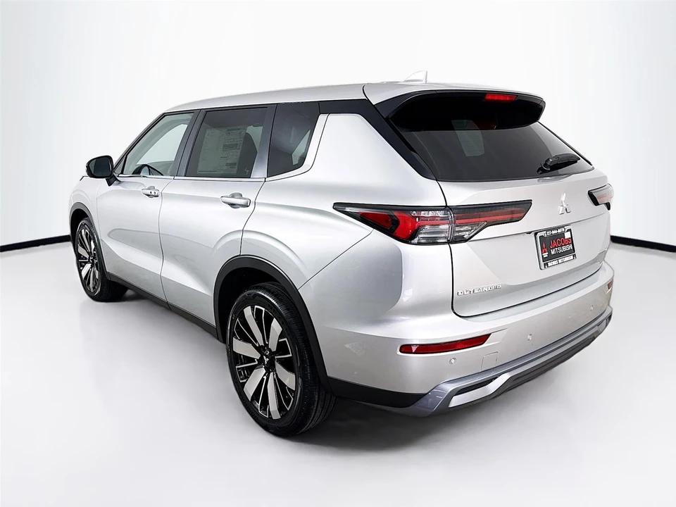 2026 Mitsubishi Outlander - Image 8 of 21