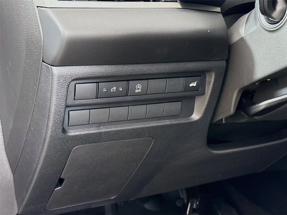 2026 Mitsubishi Outlander - Image 10 of 21