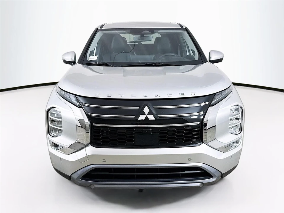 2026 Mitsubishi Outlander - Image 2 of 21
