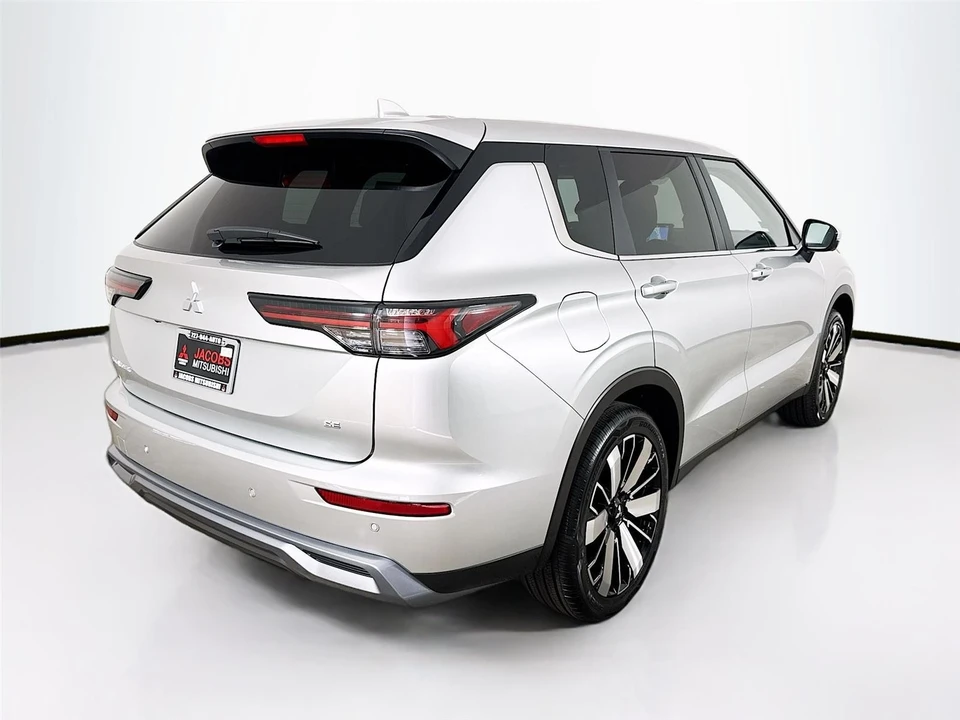 2026 Mitsubishi Outlander - Image 10 of 21