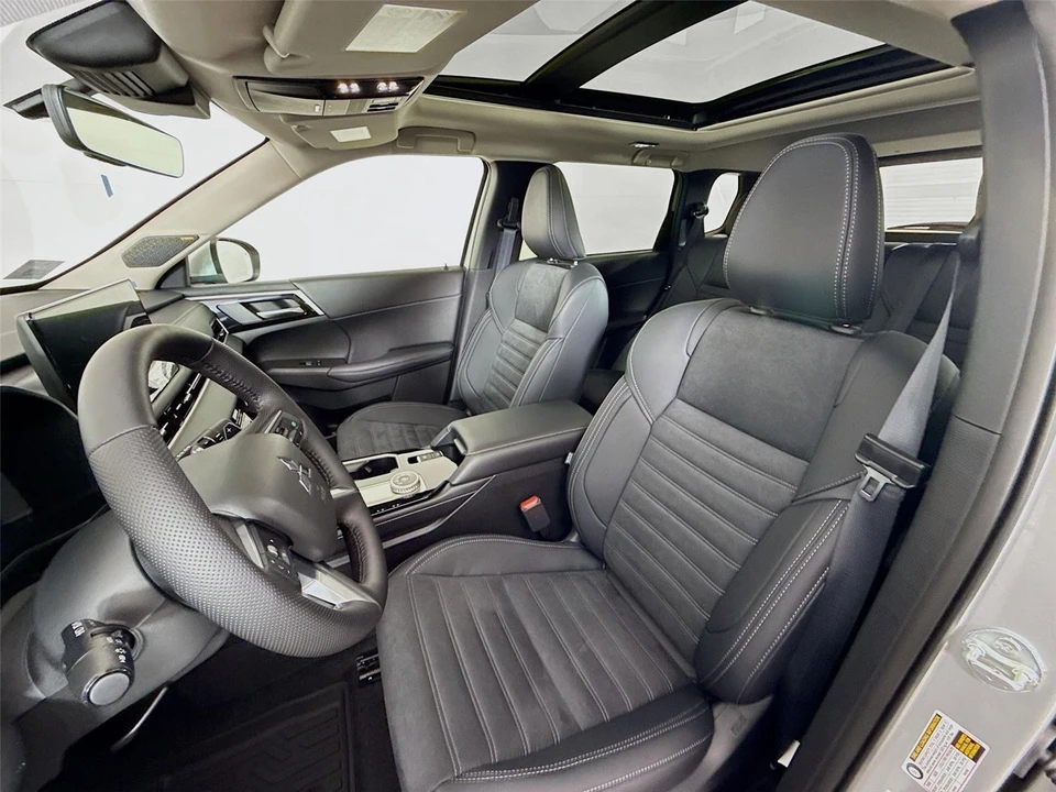 2026 Mitsubishi Outlander - Image 18 of 21