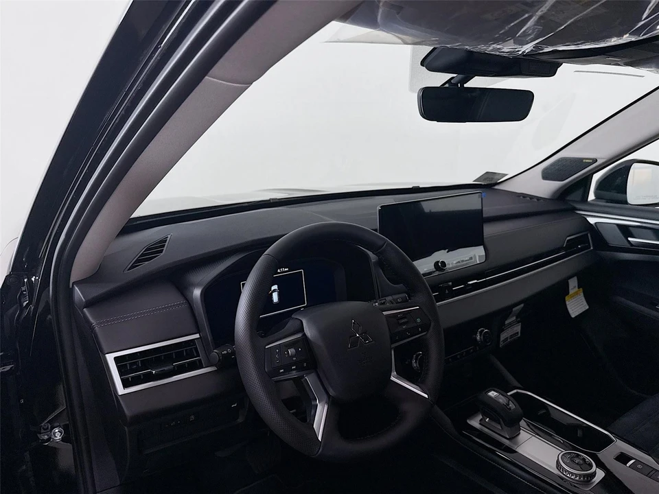 2026 Mitsubishi Outlander - Image 9 of 21
