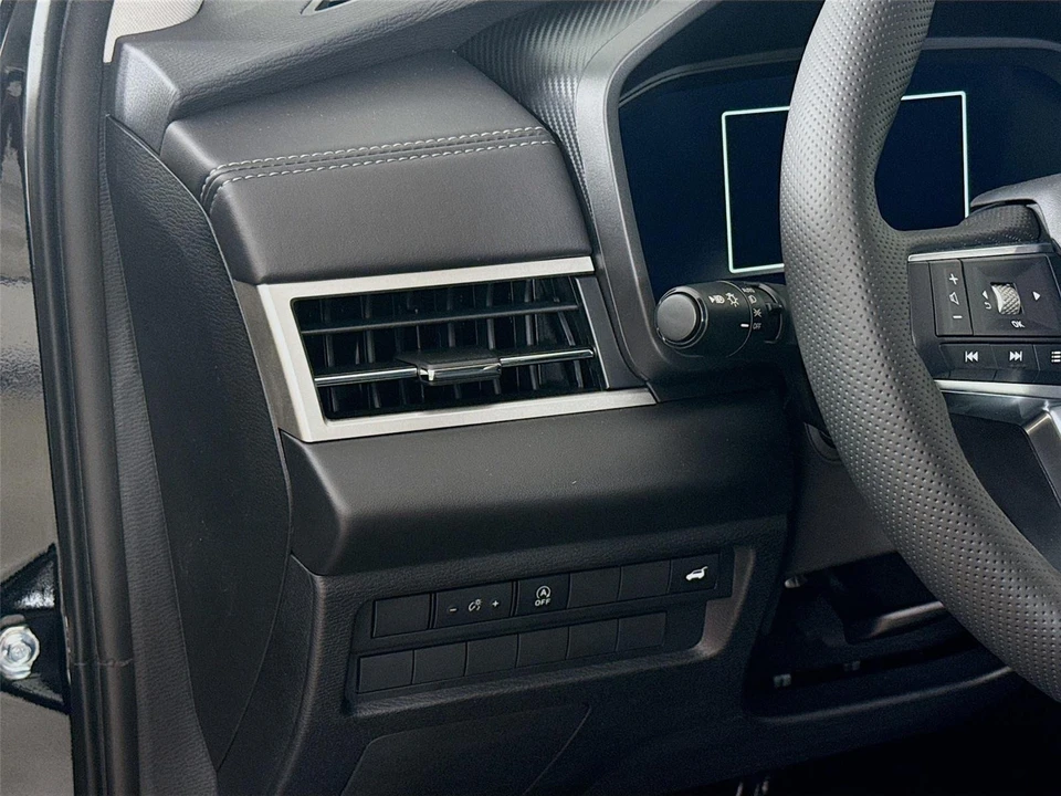 2026 Mitsubishi Outlander - Image 10 of 21
