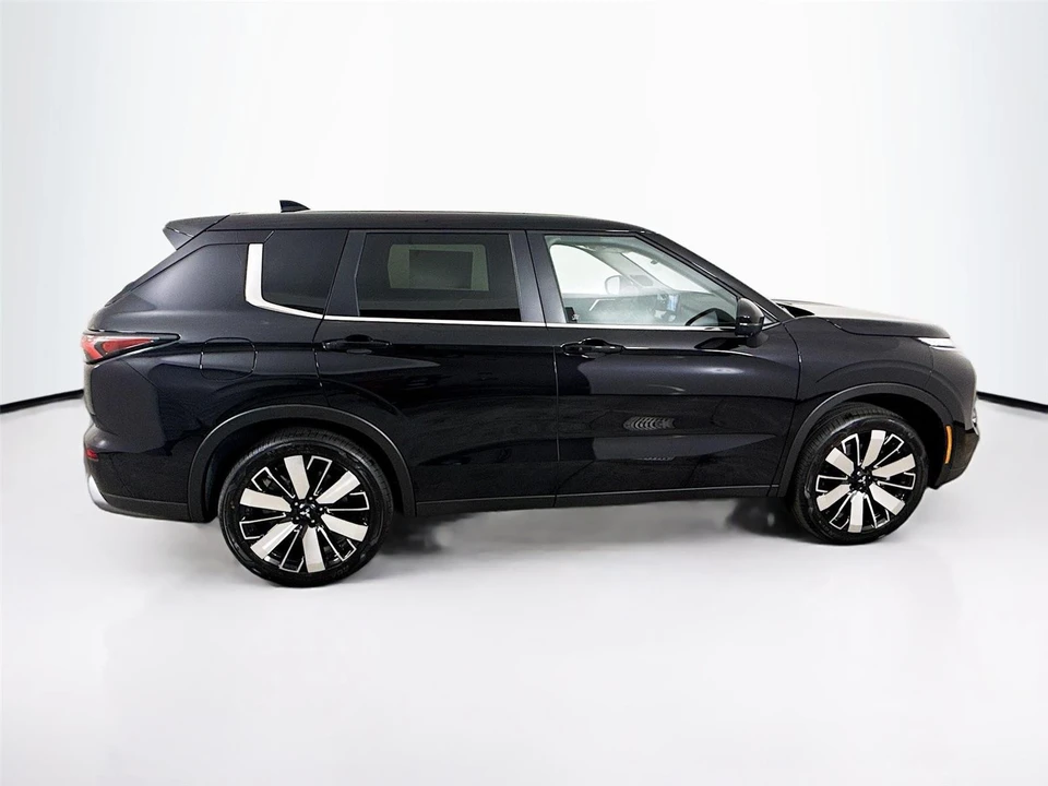 2026 Mitsubishi Outlander - Image 11 of 21