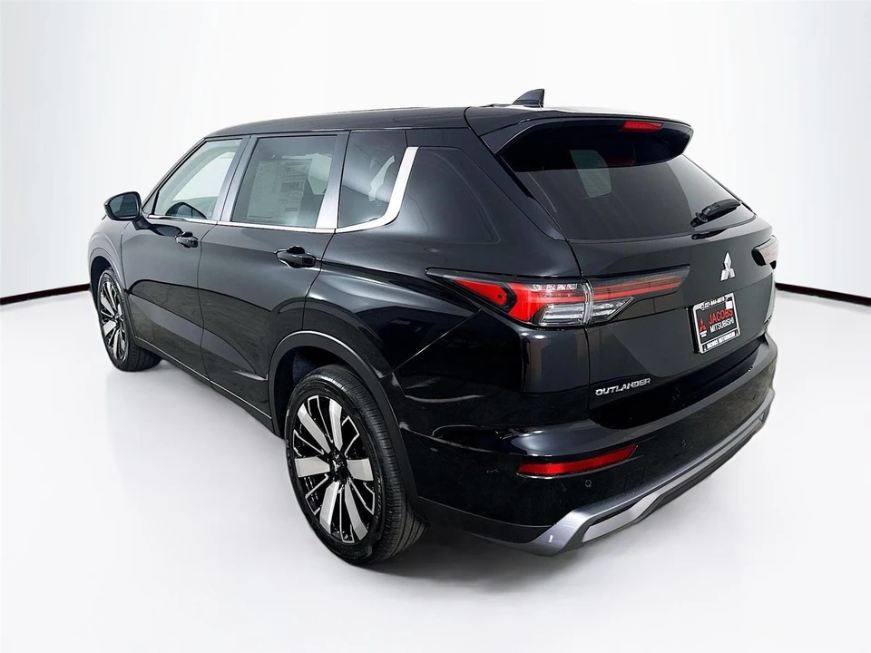 2026 Mitsubishi Outlander - Image 5 of 21
